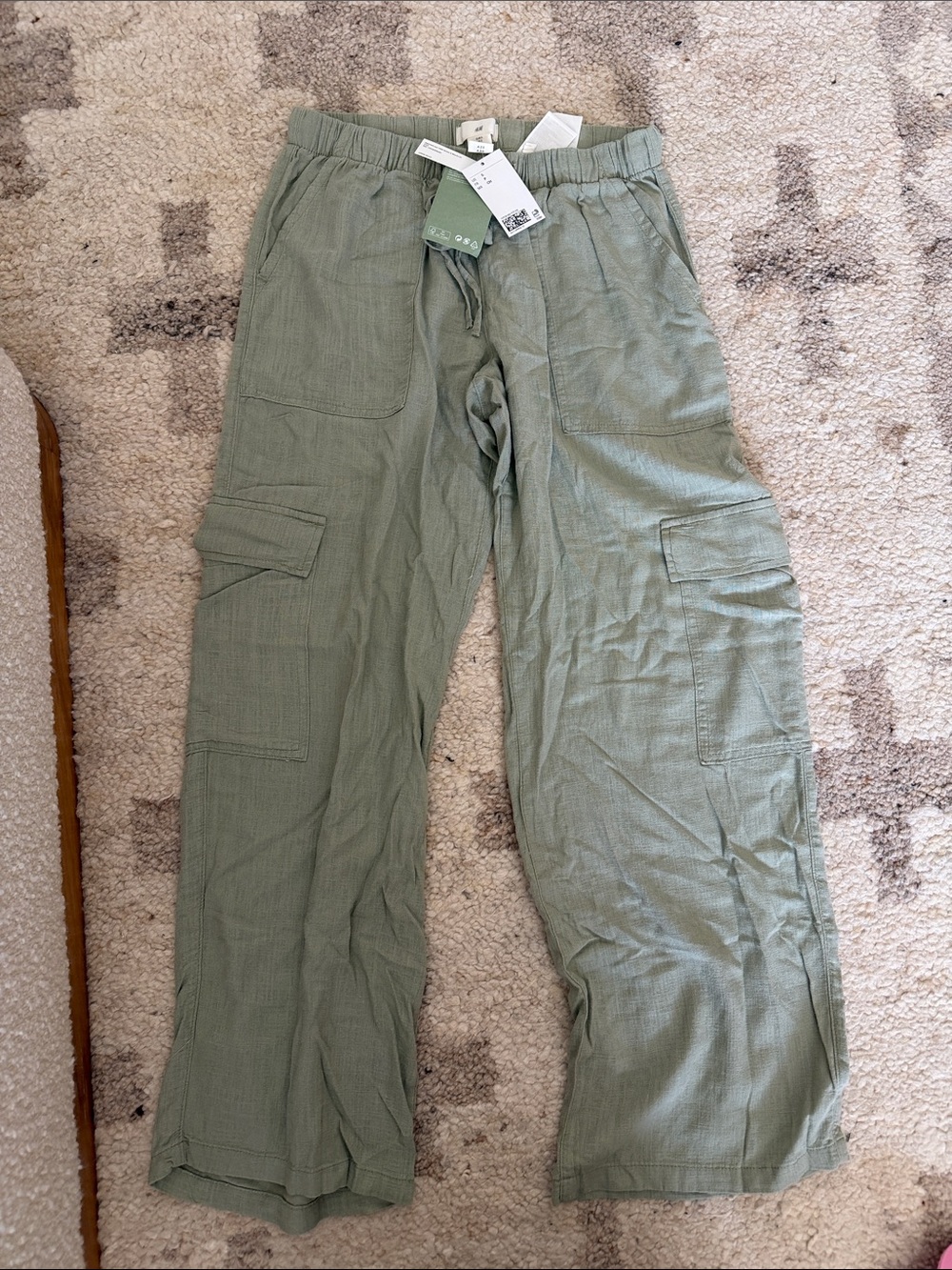 Women H&M Light Olive Green Cargo Pants size small NWT